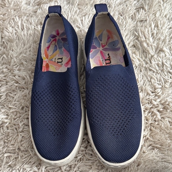 Born Solstice Slip-on Sneakers Women\'s Size 9 Navy it Knit Platform Shoes